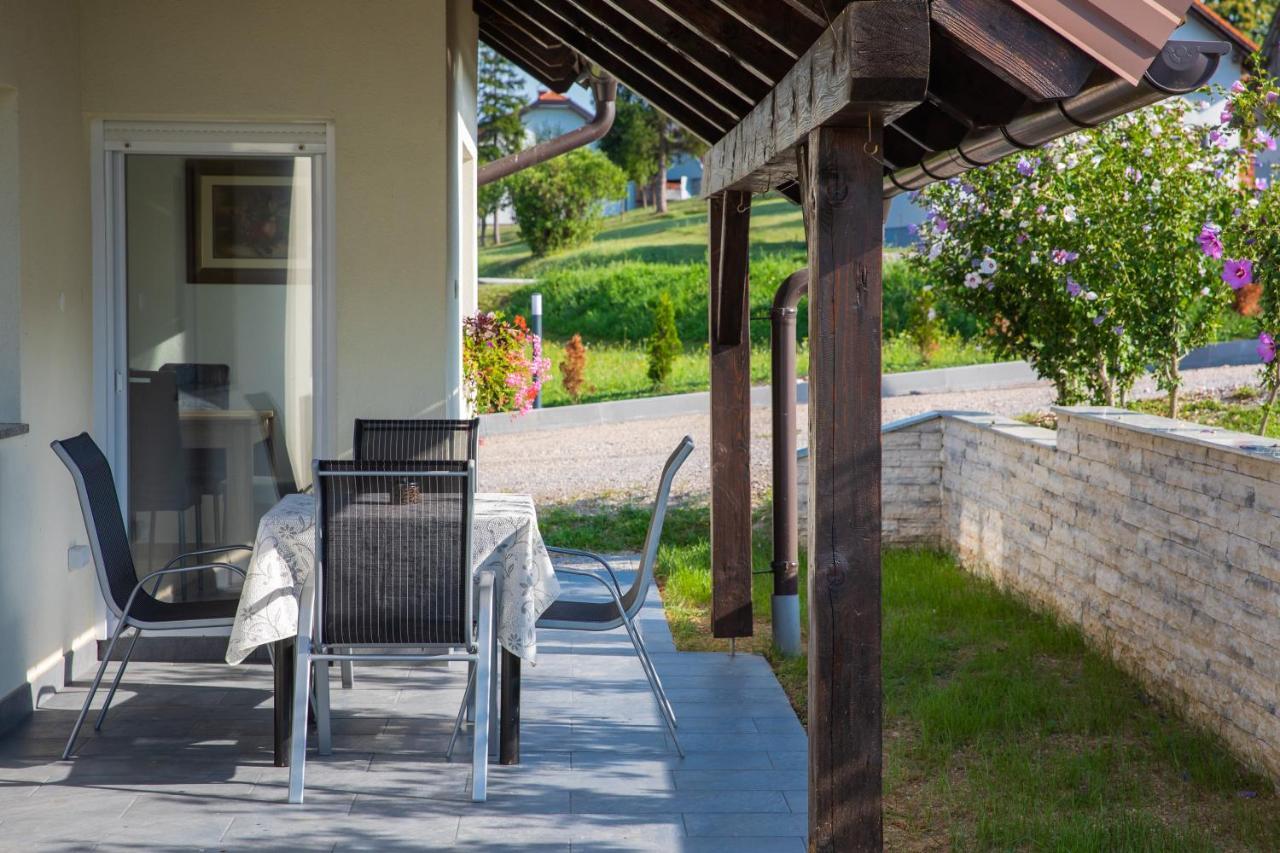 Apartmani Leptir Rakovica Exteriér fotografie